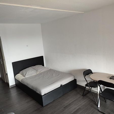 Studio 4 Personnes Avec Vue Sur Le Port Appartamento Hyères Esterno foto