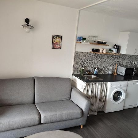 Studio 4 Personnes Avec Vue Sur Le Port Appartamento Hyères Esterno foto
