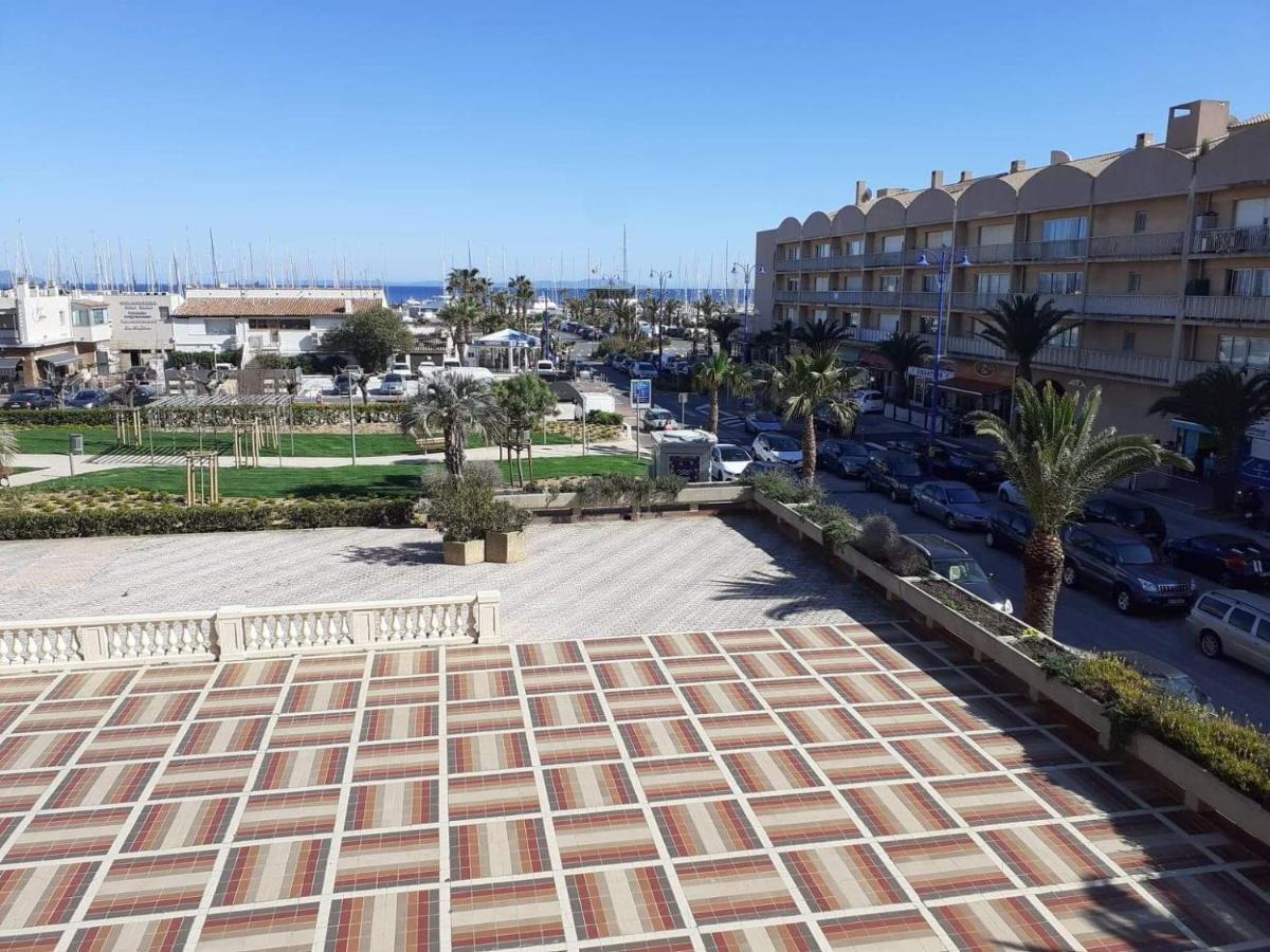 Studio 4 Personnes Avec Vue Sur Le Port Appartamento Hyères Esterno foto