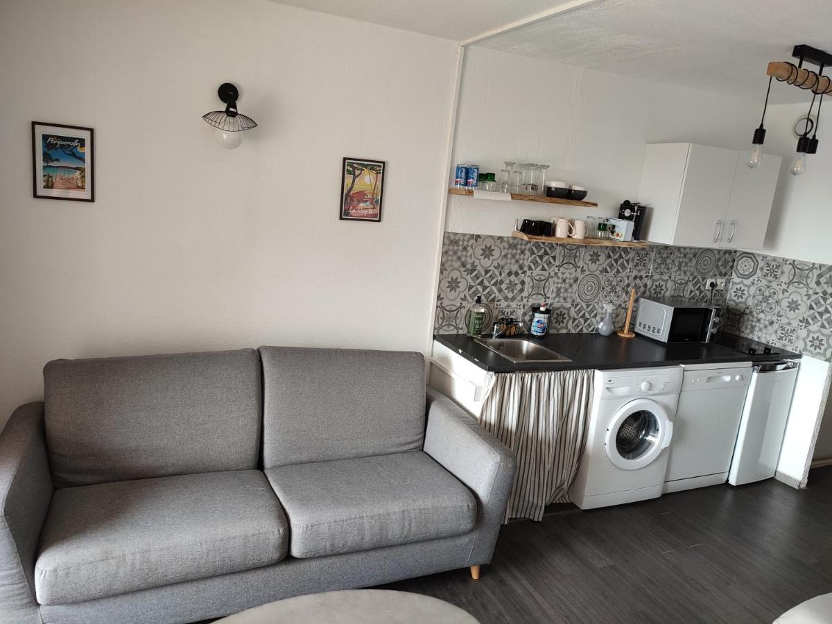 Studio 4 Personnes Avec Vue Sur Le Port Appartamento Hyères Esterno foto